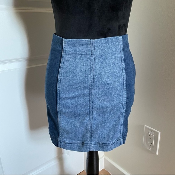 Free People Two Tone Multi Panel Stretch Denim Zip Back Mini Skirt EUC Size 0 - Picture 3 of 12